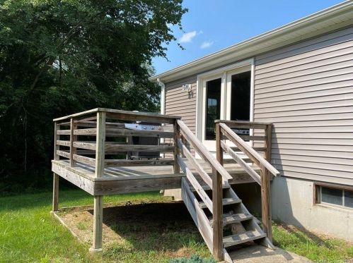 8 Cypress Rd, Uncasville CT  06382-1420 exterior