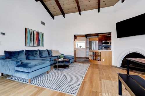 220 Beryl St, Redondo Beach CA  90277-2111 exterior