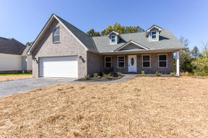 715 Peachtree Dr, Maryville, TN 37801-8511
