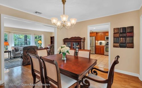 33 Pelican Rd, Middletown NJ  07748-3237 exterior