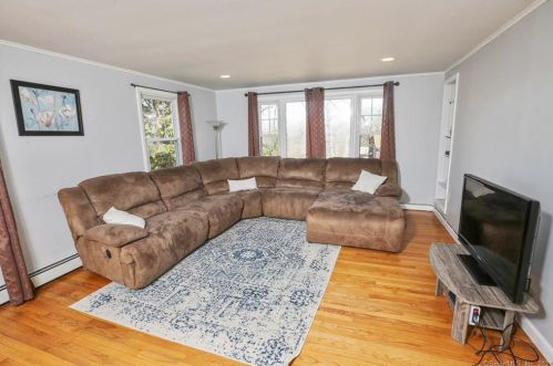 63 Flyers Dr, Norwich, CT 06360-1728