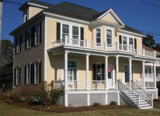 613 Water St, Belhaven, NC 27810-1575