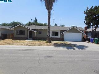 287 Lombardi St, Porterville, CA 93257-2656