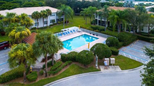 9030 Las Maderas Dr, Bonita Springs FL  34135-2820 exterior