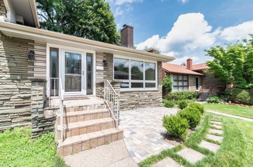 6465 Phillips Ave, Pittsburgh, PA 15217-1853