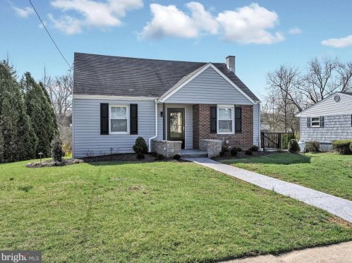 11 Faust Ln, Schoeneck, PA 17578-9598