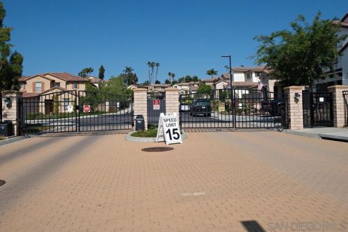 309 Adobe Estates Dr, Vista, CA 92083-1965