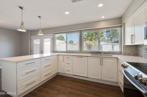 5138 Granite Reef Rd, Scottsdale, AZ 85250-7451