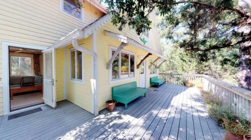 640 Bayshore Dr, Saint George Island, FL 32328-2964