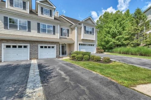 22 Putters Way, Middletown, NY 10940-2662
