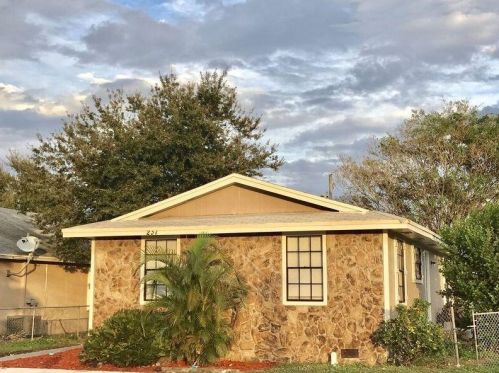 237 11th Ave, Delray Beach FL  33444-1529 exterior