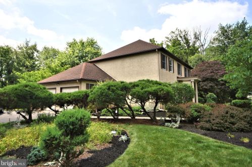 86 Wood Dr, Southampton, PA 18966-2214