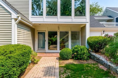71 Barnes Rd, Stamford, CT 06902-1201