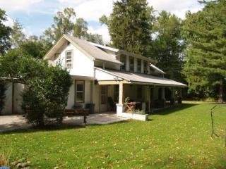 1525 Pennsylvania Ave, Emmaus, PA 18049-3534