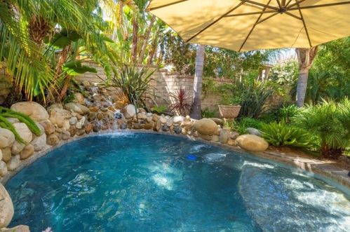 29236 Discovery Ridge Dr, Santa Clarita CA  91390-5761 exterior