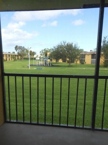 919 Meadows Cir, Boynton Beach FL  33436-8929 exterior