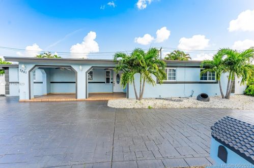 7261 169th St, Hialeah, FL 33015-4119