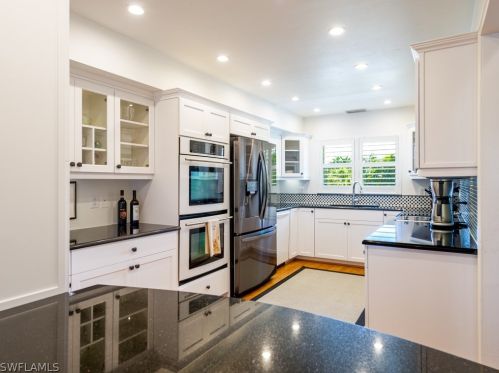 9027 Mockingbird Dr, Sanibel FL  33957-3609 exterior