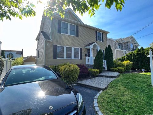 10 23rd St, Muttontown, NY 11753-2512