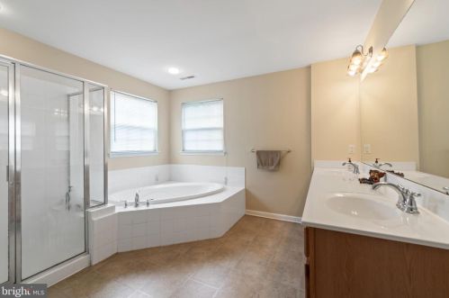 608 Archibald Ln, Florence NJ  08518-4010 exterior