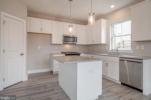 706 Hornblende Ave, Kennett Sq PA  19348-3614 exterior