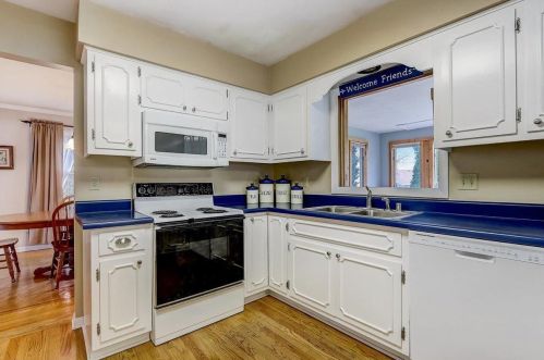 1226 Wedgewood Dr, Waukesha WI  53186-6753 exterior