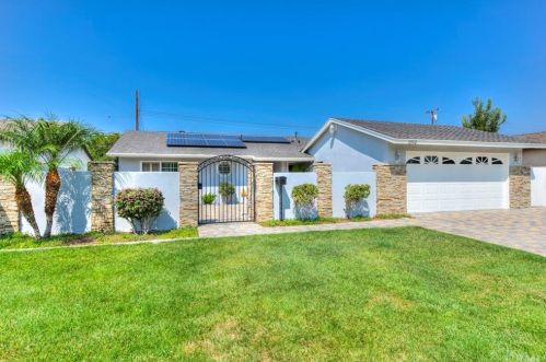 1052 Sacramento St, Orange, CA 92867-6157