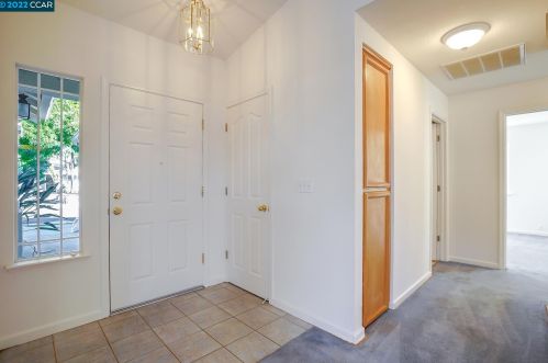5041 Winchester Dr, Oakley, CA 94561-6313
