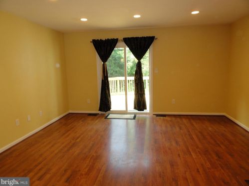 8570 Springfield Oaks Dr, Springfield VA  22153-3543 exterior