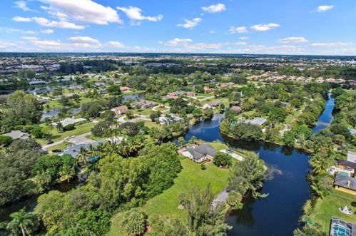 864 Whippoorwill Row, West Palm Beach, FL 33411-5232
