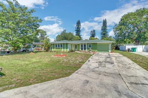 4449 20th Ave, Naples, FL 34117-9180