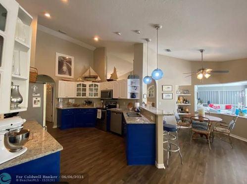 3843 9th Ln, Vero Beach FL  32960-6122 exterior