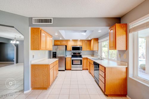 2739 Emerson Cir, Mesa, AZ 85210-7610