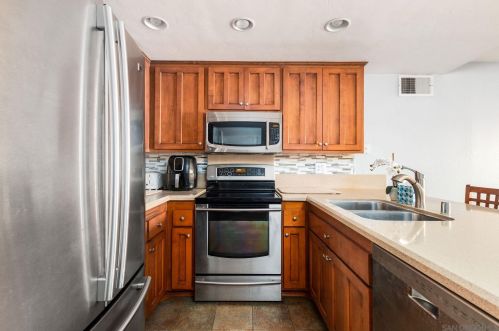 5341 Oakleaf Pt, San Diego, CA 92124-1833