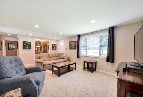 2649 Hilltop Rd, Noblestown, PA 15071-2101