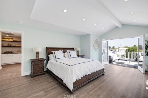 1336 1st St, Manhattan Beach CA  90266-6902 exterior