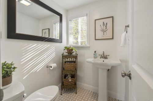 396 Pleasant Hill Rd, Sebastopol CA  95472-4020 exterior