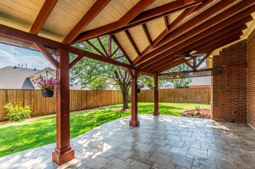 1405 Glen Hollow Ln, Lewisville TX  75028-3870 exterior