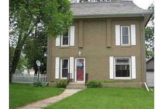 525 6th St, Nevada, IA 50201-2211