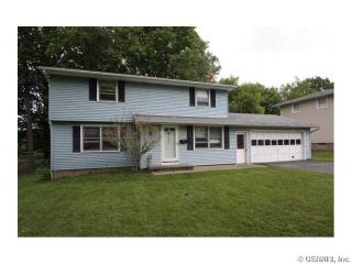 292 Summit Hill Dr, Rochester, NY 14612-3830
