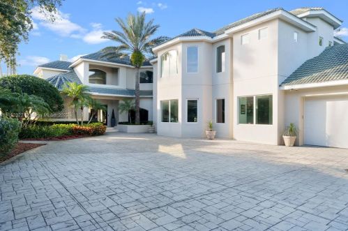 4828 Peninsula Dr, Daytona Beach FL 32127-7203 exterior