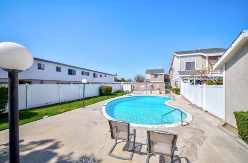 7883 Cerritos Ave, Stanton CA  90680-1658 exterior