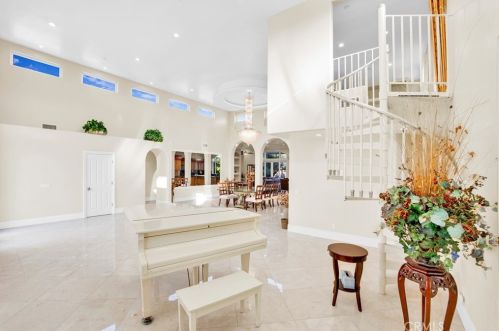 10026 Mattock Ave, Downey CA  90240-3529 exterior