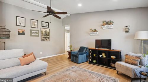 1512 Sadlers Wells Dr, Herndon VA  20170-2838 exterior