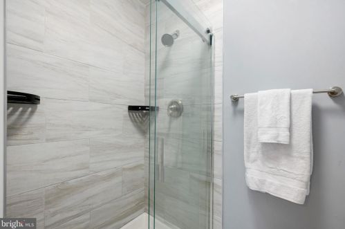 11853 Dunlop Ct, Herndon VA  20191-2709 exterior