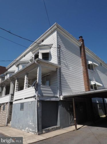 221 Howard Ave, Coaldale, PA 18218-1429
