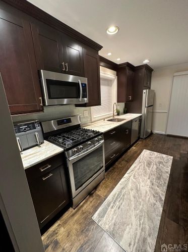 33 Springwood Ct, Princeton NJ  08540-9403 exterior