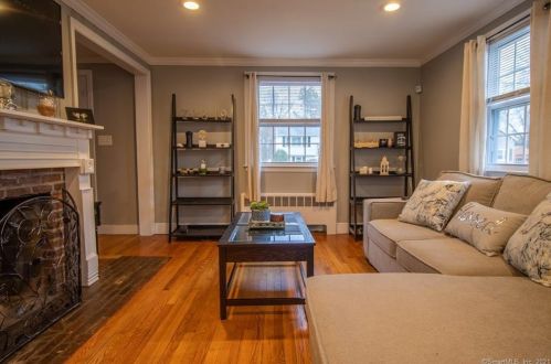 20 Taylor St, Windsor CT  06095-2434 exterior