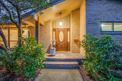 3960 Cedarbrush Dr, Dallas, TX 75229-2703