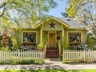 1034 Miller St, Portland OR  97202-6346 exterior